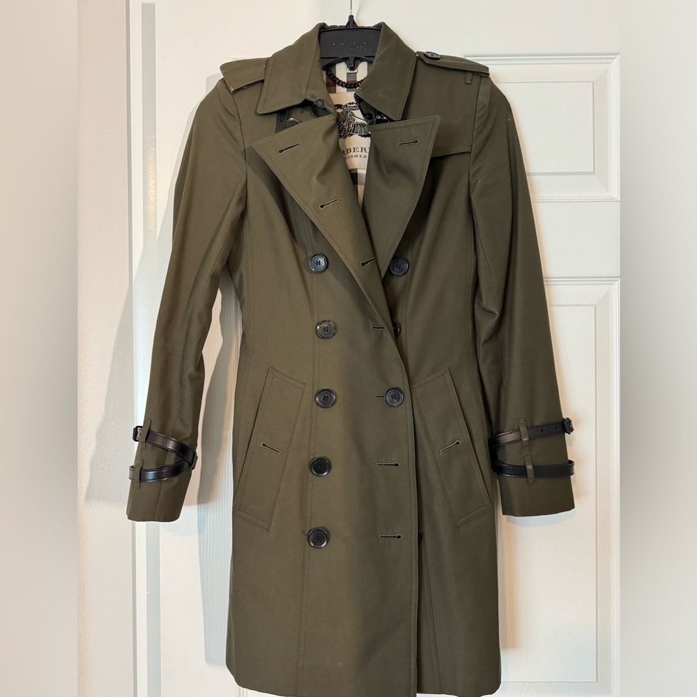 Burberry Chelsea mid trench coat
